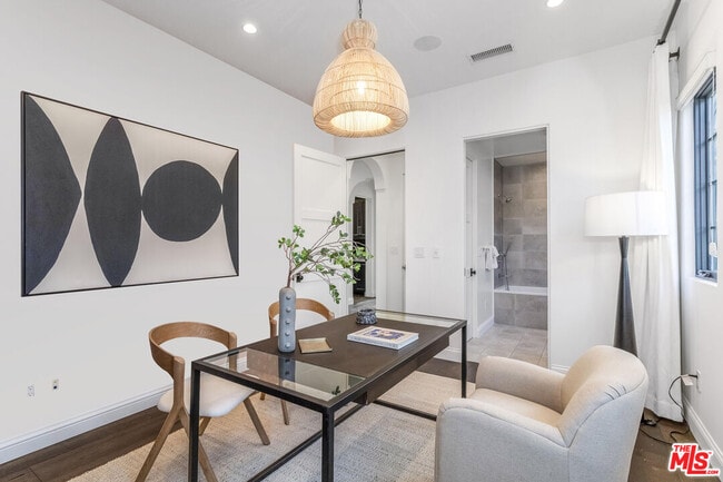 Building Photo - 820 N Vista St