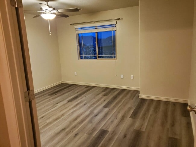 Building Photo - 1000 Bluff View Dr