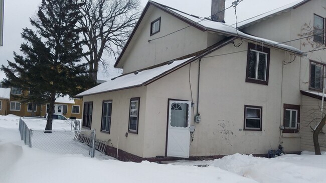 Building Photo - 1439 90th Ave W