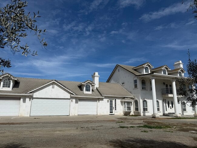 Building Photo - 31195 Lone Tree Rd