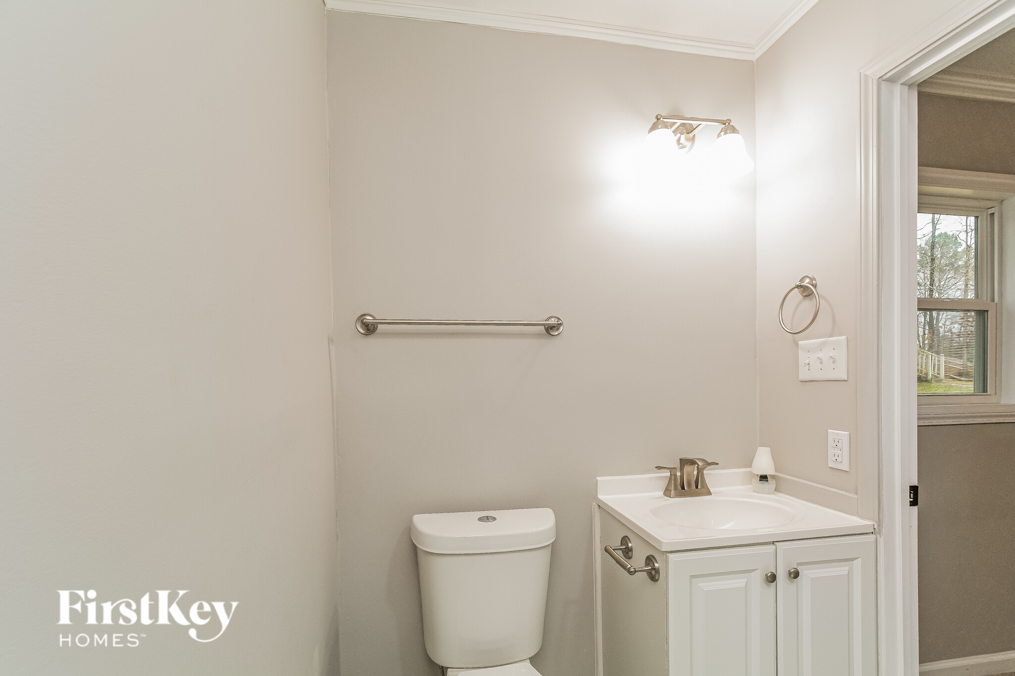 Building Photo - 401 Sparella St