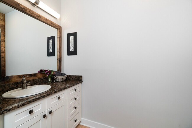 Building Photo - Poinsett Corners / Unit 110