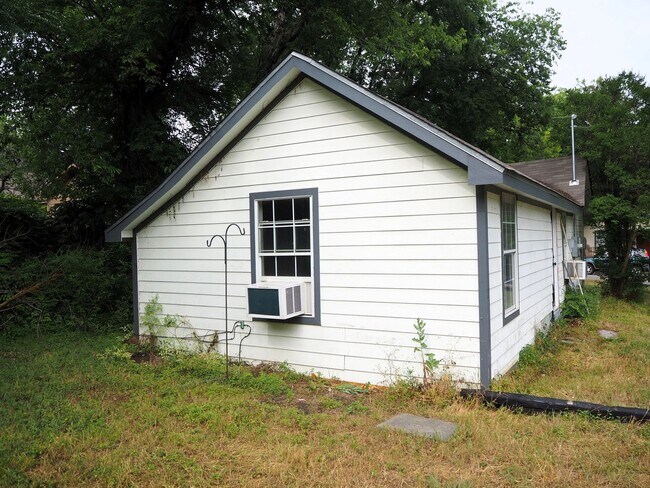 Building Photo - 1225 Norman St