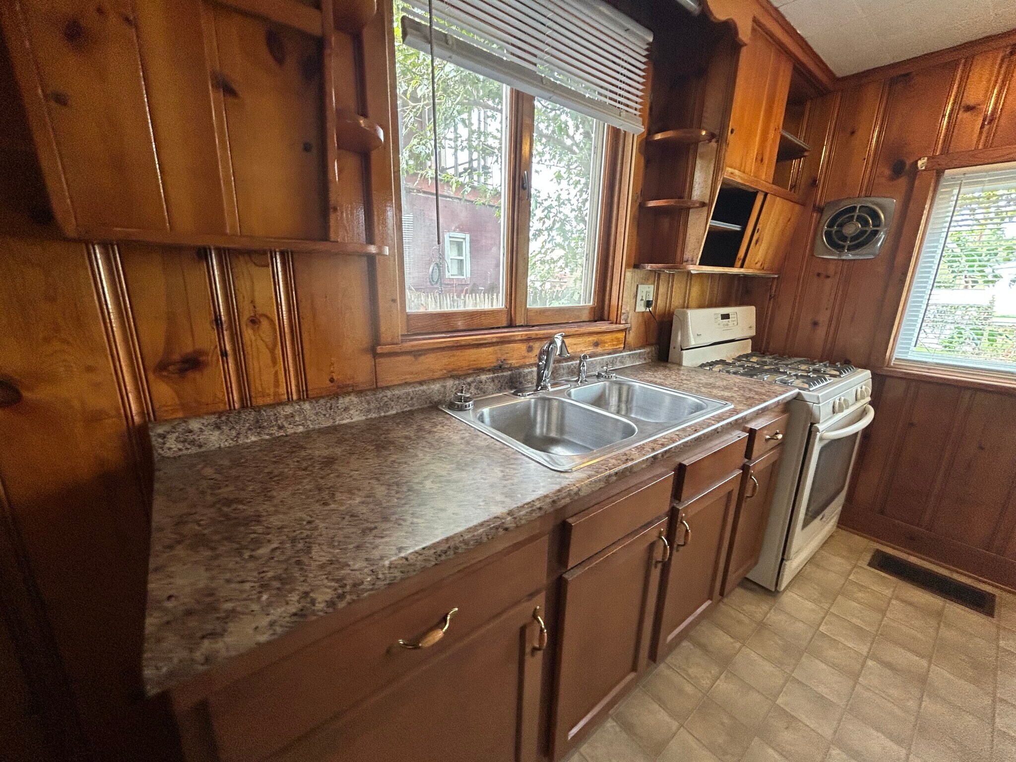 Kitchen - 2226 Lincoln St