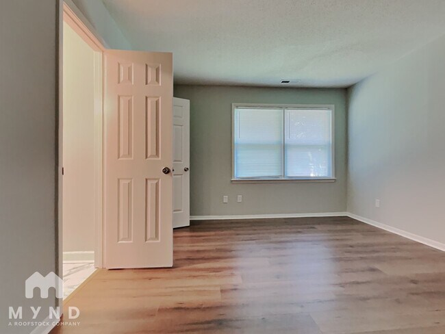 Building Photo - 416 York Rd