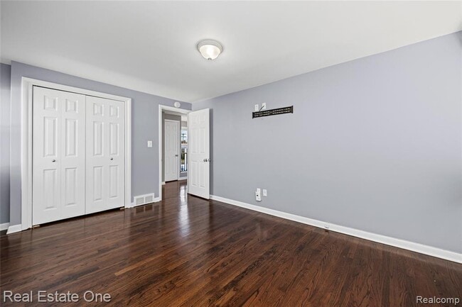 Building Photo - 556 Bloomfield Ct