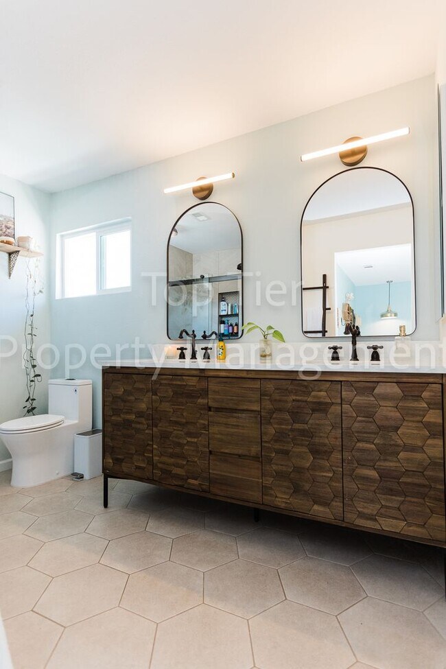 Building Photo - Beautifully Upgraded 3 Bed / 2 Bath Home –...