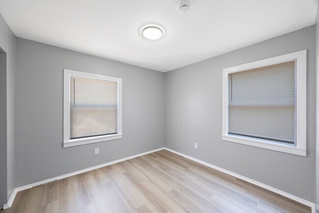 Building Photo - Cute 3bdrm/1bath House ** Section 8 OK ** ...