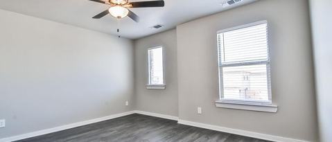 Building Photo - 208 Lake Ct