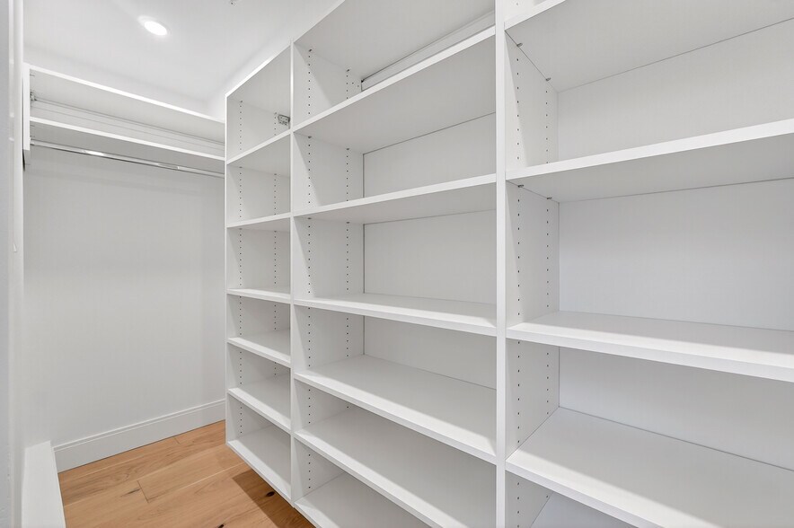 Building Photo - 151 Belmont St