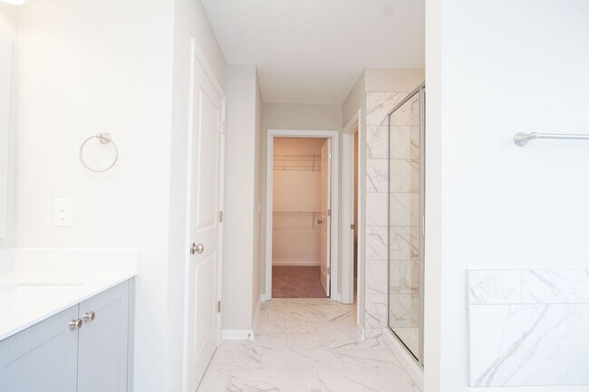 Building Photo - Beautiful 5 / 3 home in John's Landing!  Ask about our 2-year lease promotion!