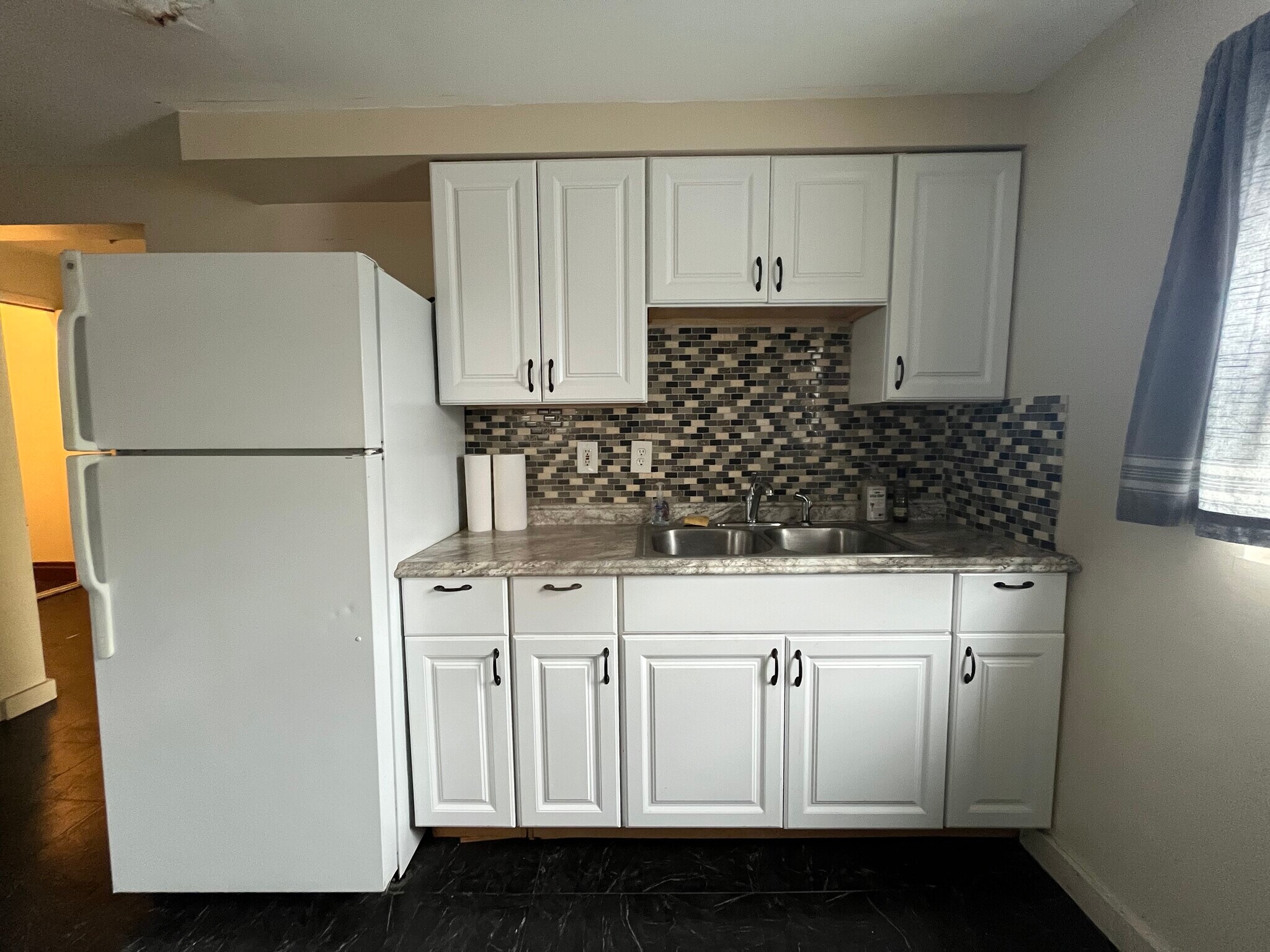 Kitchen - 6202 Saint Marie St