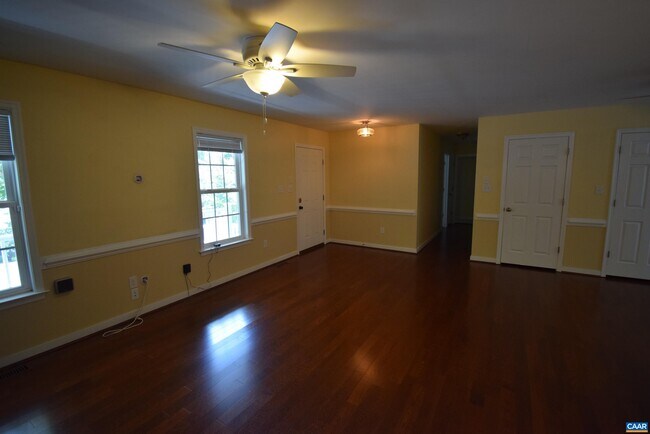 Building Photo - 41 Woodlawn Dr