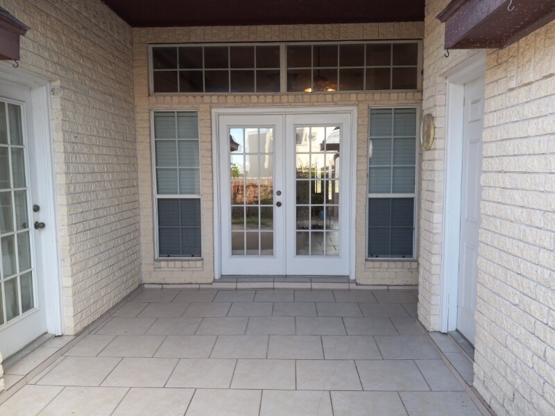 Building Photo - 805 Tara Dr