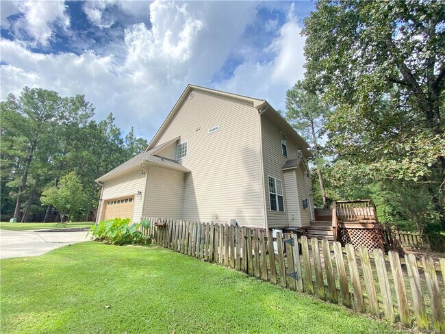 Building Photo - 1058 Carolina Way