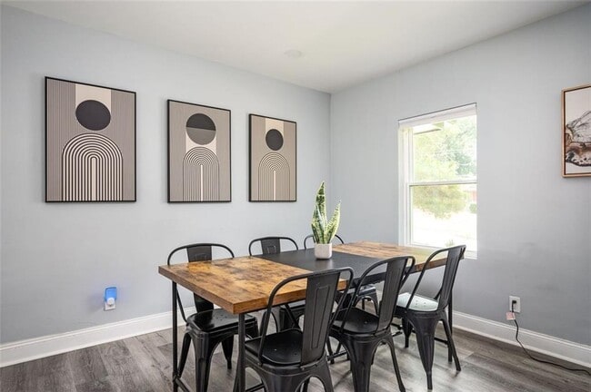 Building Photo - 1778 Flintwood Dr SE