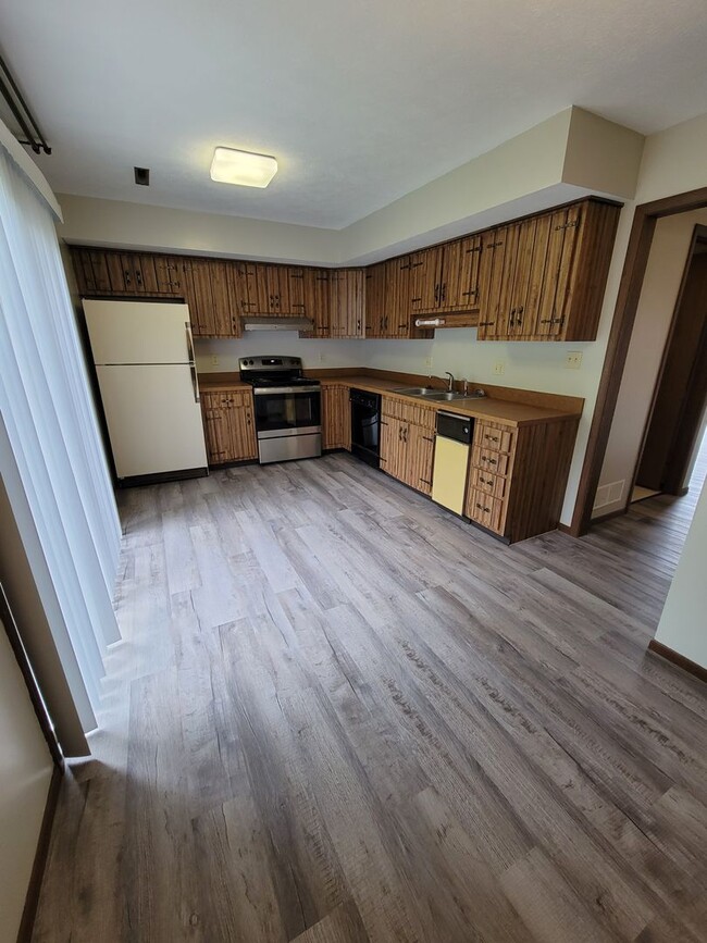 Building Photo - Near Med Center 2 Bedroom, 1.5 Bathroom To...