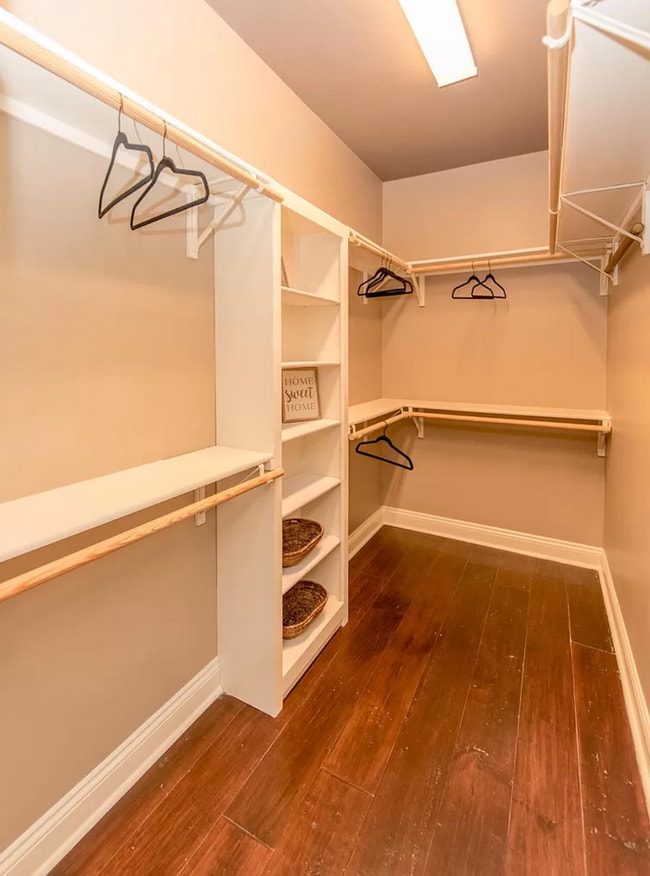 Building Photo - 315 Hill Ridge Dr