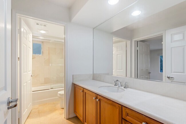 Building Photo - Modern 5-Bedroom Home with Spectacular Vie...