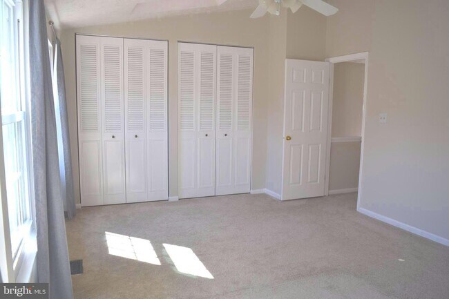 Building Photo - 1549 Autumn Ridge Cir