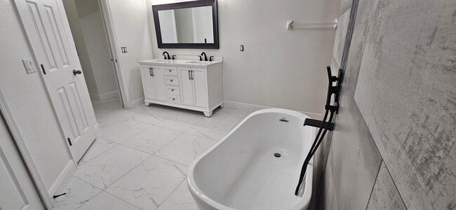 Building Photo - 2851 SW 49th Terrace