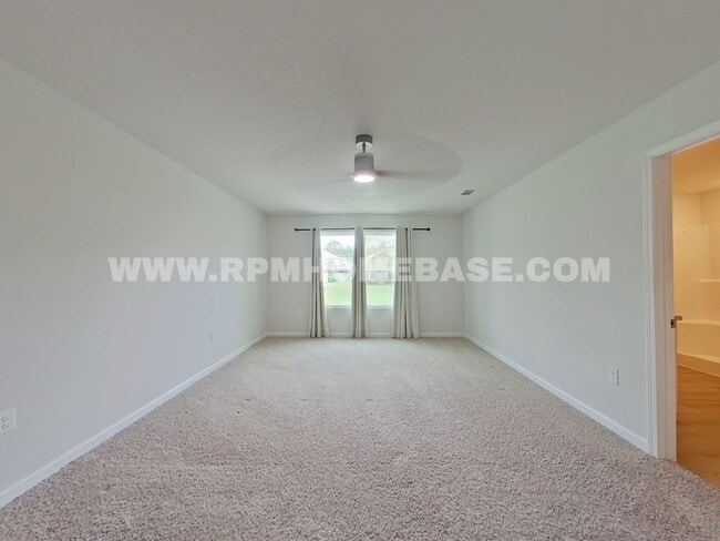 Building Photo - Spacious 5-Bedroom Home with Flexible Livi...