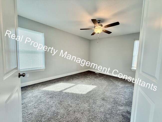 Building Photo - $500 off Move In Special on 4-bedroom, 3-b...