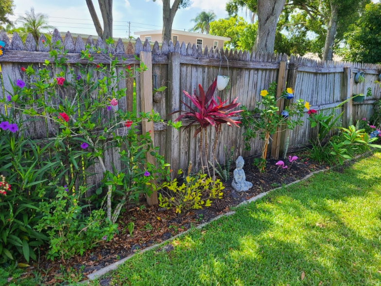 Building Photo - 843 Cambridge Ct