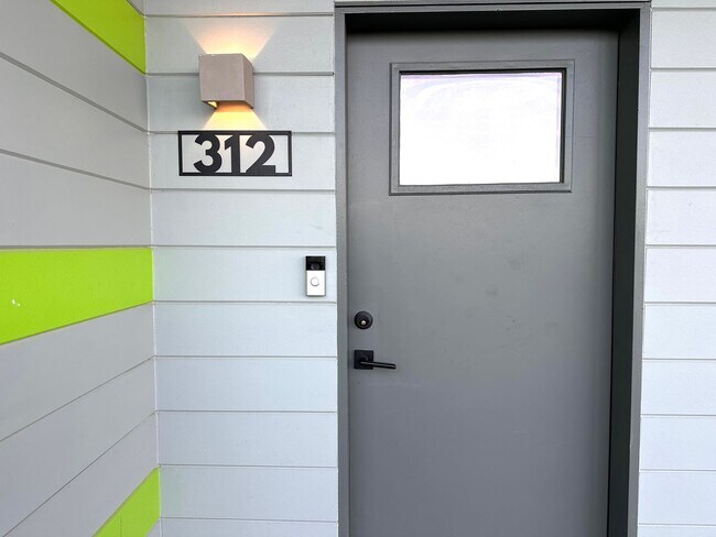 Building Photo - Modern Gated Community, Top Floor Unit with a large balcony, 2 Bedrooms 1.5 Baths Condo for Rent ...