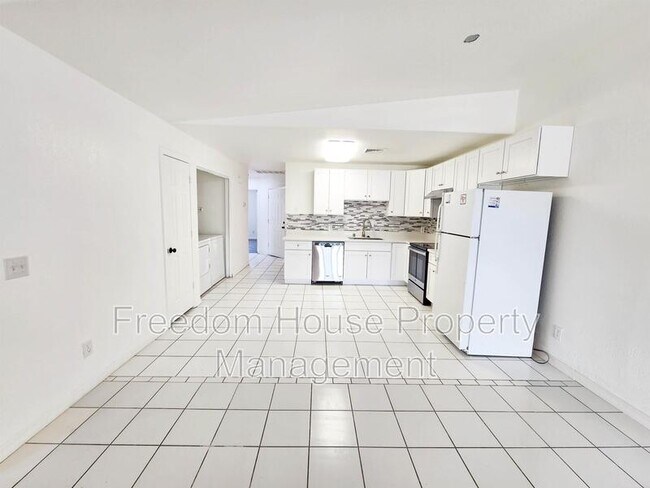 Building Photo - 1821 Pershing Ave