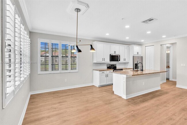 Building Photo - 11541 SW 15th Ave