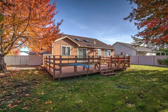 Building Photo - 5940 N Stafford Rd