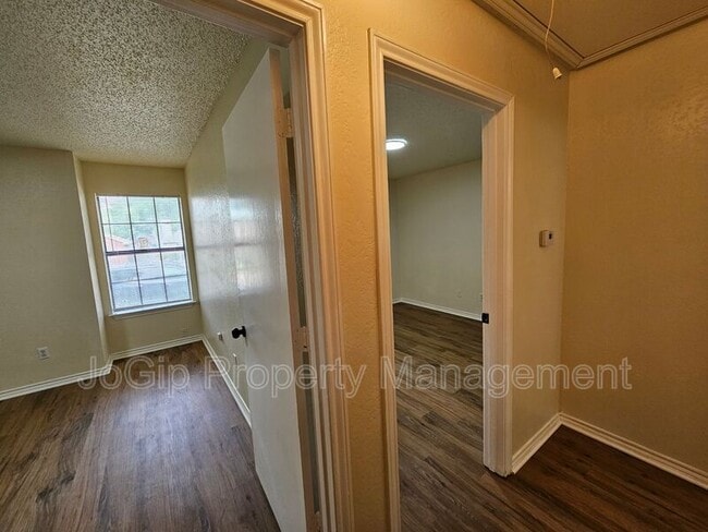 Building Photo - 311 Bryant Ln
