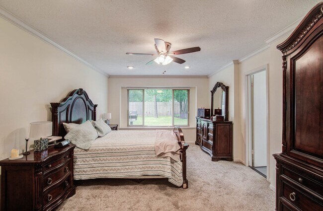 Building Photo - 9818 Emnora Ln