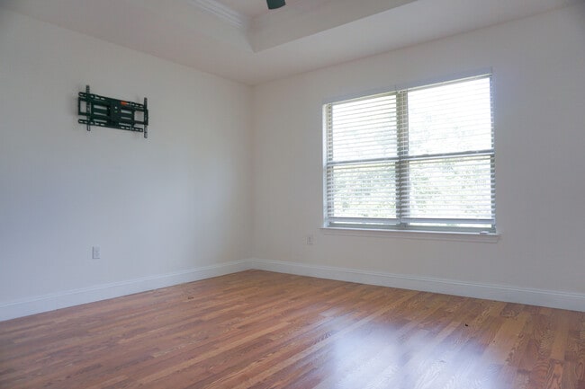 Building Photo - 127 Bronze Cir