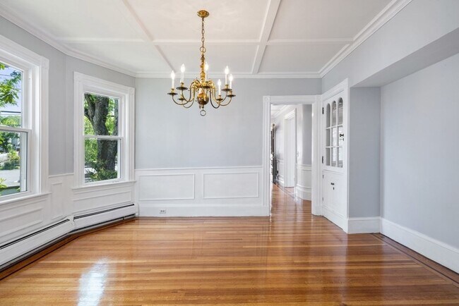 Building Photo - 68 Elm St