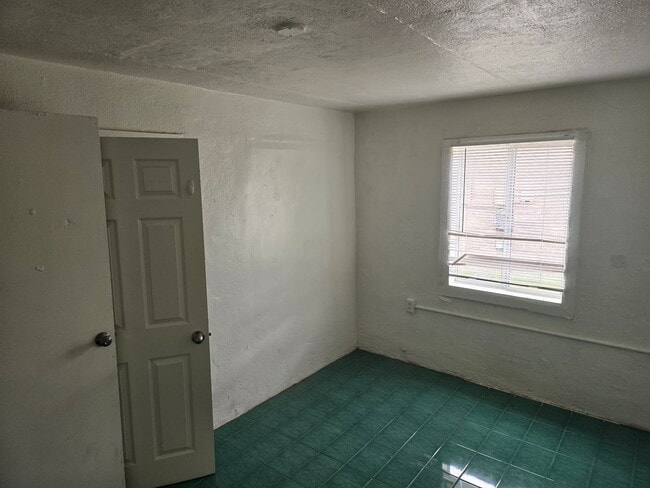 Building Photo - pm0501