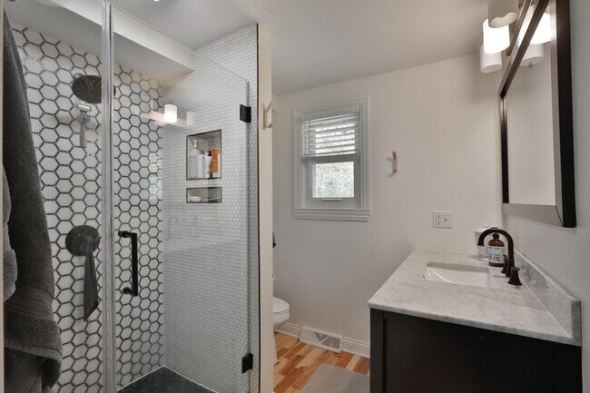 Building Photo - 514 Stevenson Ave