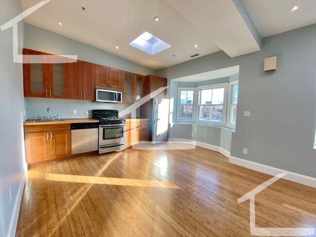 Building Photo - Private Roof Deck, Central Heat/AC, In-Unit Washer and Dryer, Pets Friendly Unit, Luxury Finishes