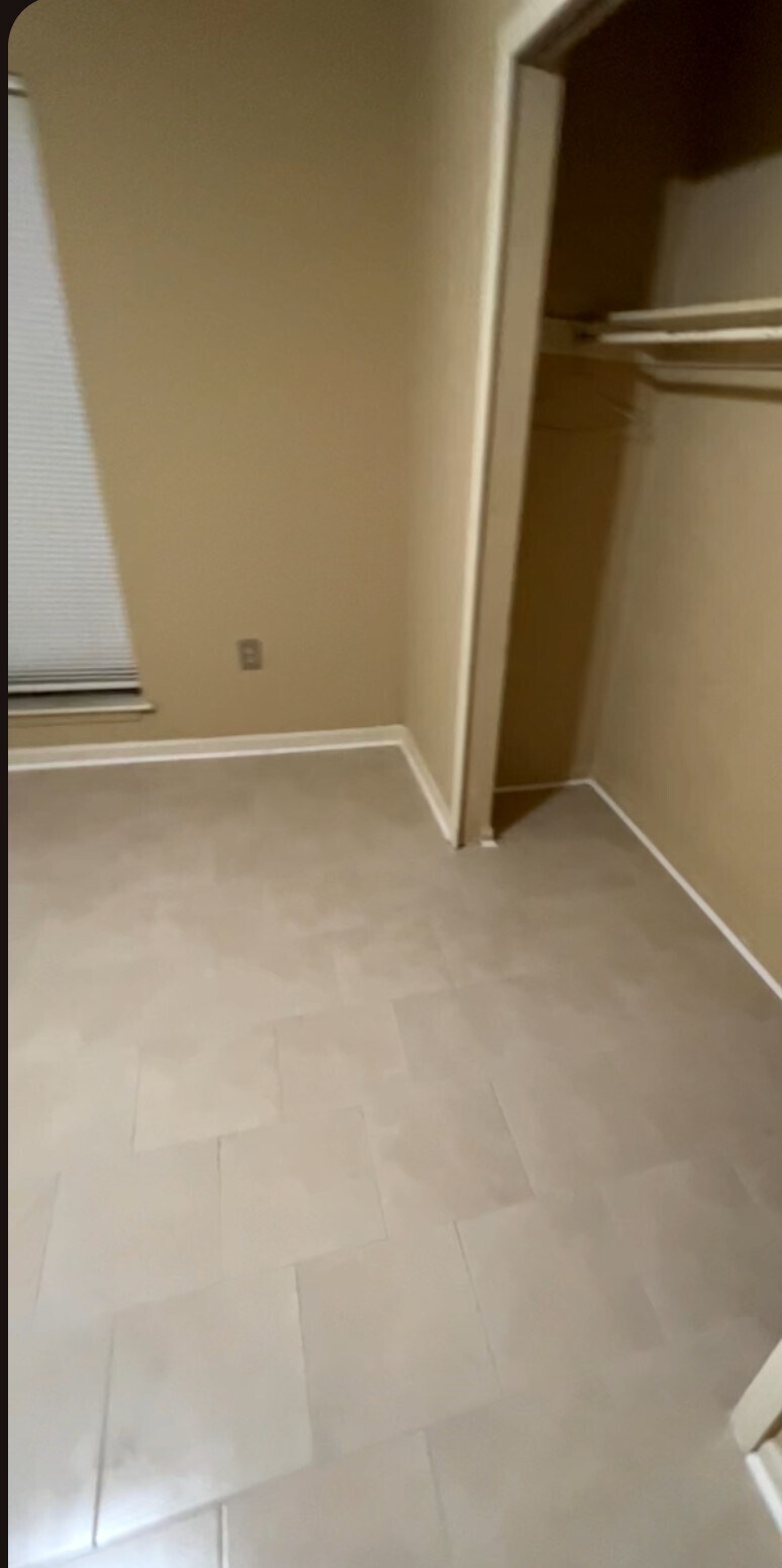 Building Photo - 1826 S Brightside View Dr