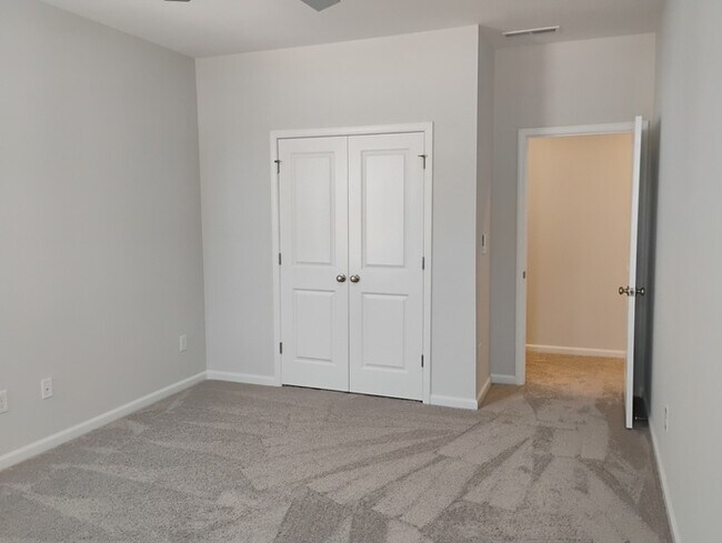 Building Photo - Ovation @ Sweetbrier