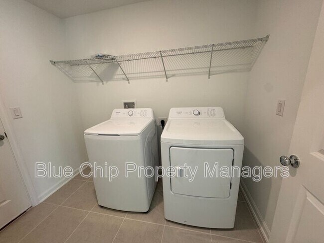 Building Photo - 2295 Green Valley St