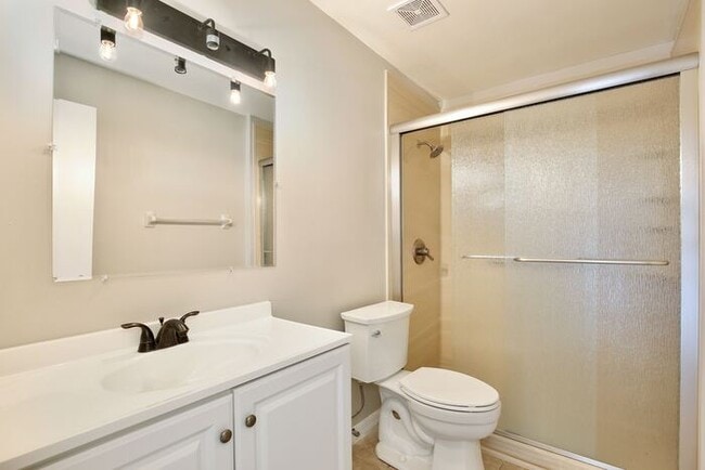 Building Photo - Beautifully Renovated 2-Bedroom Duplex nea...