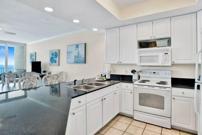 Building Photo - 365 E Beach Blvd