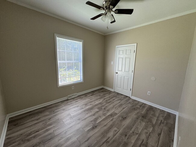 Building Photo - MOVE-IN READY!