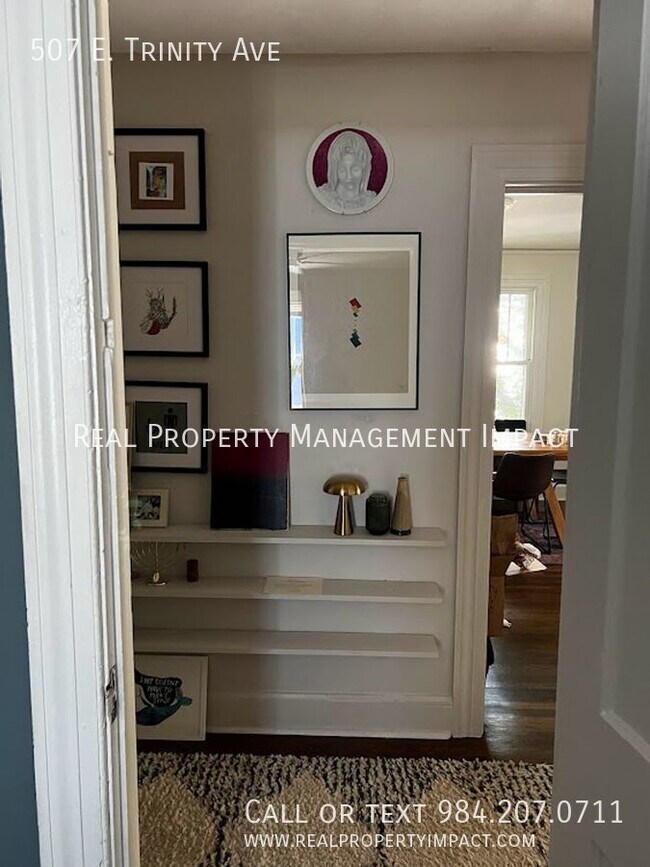 Building Photo - MOVE IN SPECIAL:  $200 OFF RENT Renovated,...