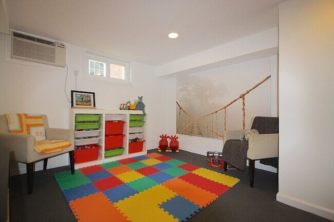Building Photo - 3-Bed in the Heart of Washington, D.C. – Spacious 1996 Sq Ft with 2 Full Baths!"