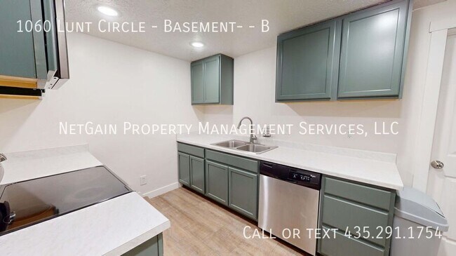 Building Photo - 1060 Lunt Cir