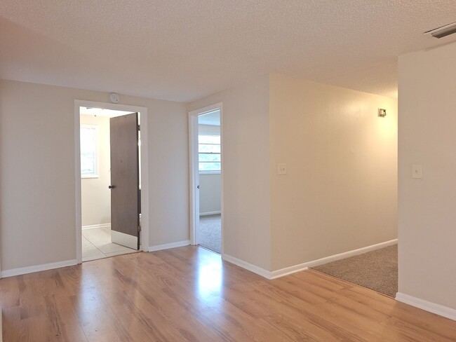 Building Photo - 2nd Floor Apartment in New Smyrna Beach