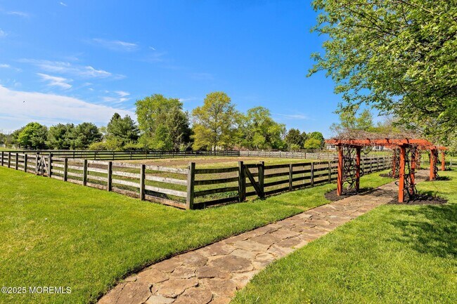 Building Photo - 13 Driftwood Ln